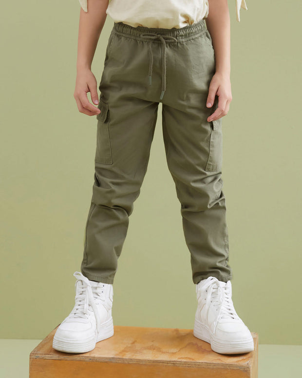 Pantalón exterior jogger con bolsillos laterales funcionales