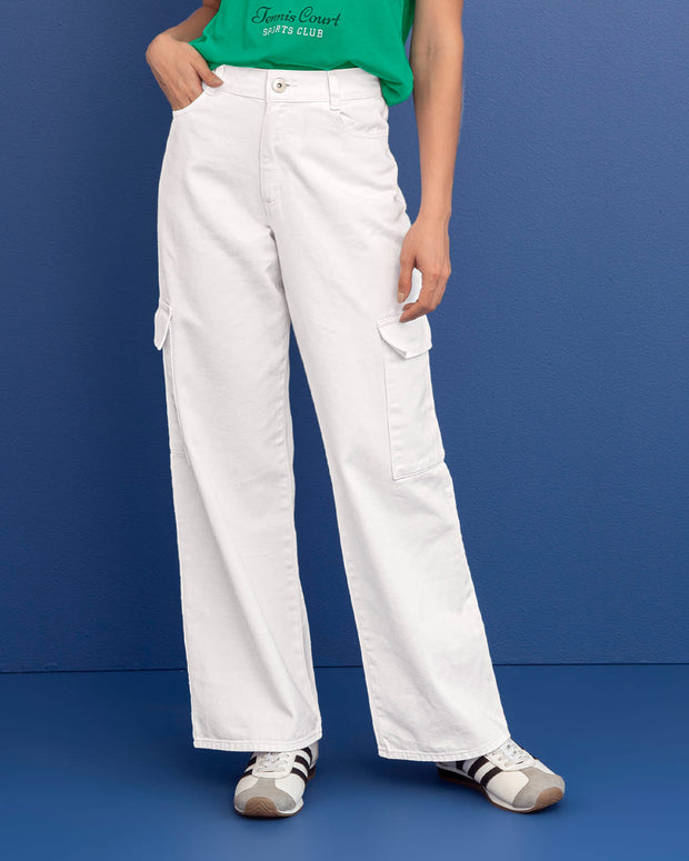 Jean bota ancha con bolsillos laterales funcionales