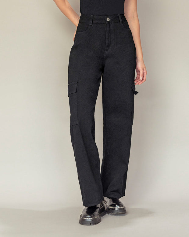 Jean bota ancha con bolsillos laterales funcionales