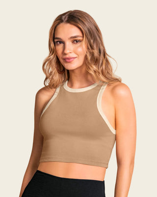 Camiseta crop top manga sisa cuello redondo#color_c54-arena