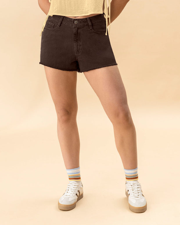 Short corto tiro medio con bolsillos funcionales