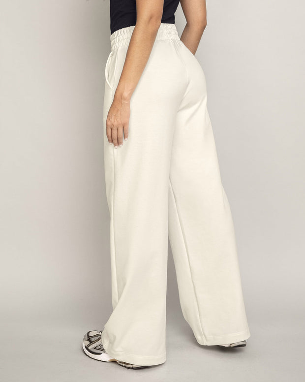 Pantalón tipo jogger con bota ancha