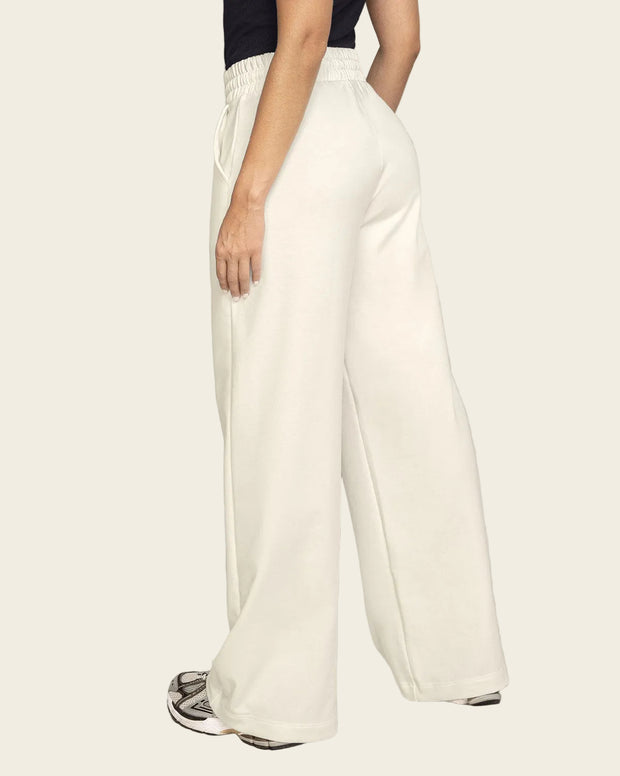 Pantalón tipo jogger con bota ancha