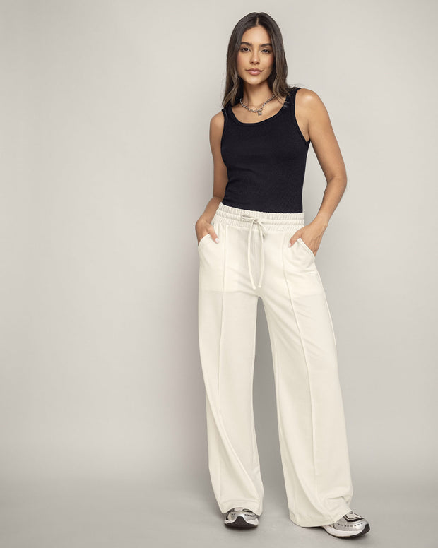 Pantalón tipo jogger con bota ancha