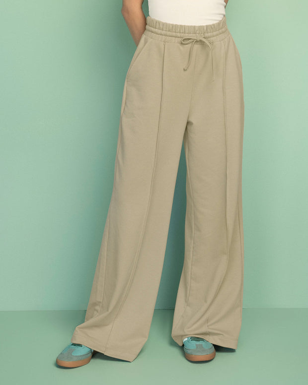 Pantalón tipo jogger con bota ancha