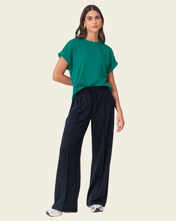 Pantalón tipo jogger con bota ancha