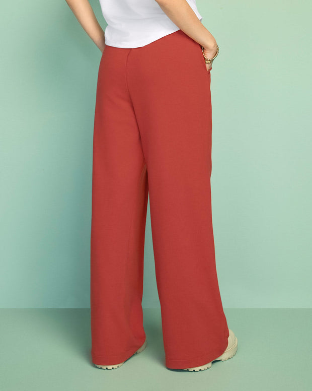 Pantalón tipo jogger con bota ancha