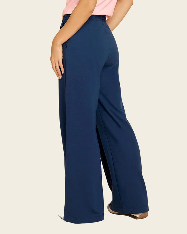 Pantalón tipo jogger con bota ancha