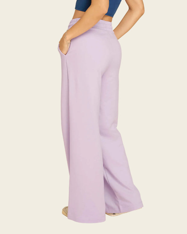 Pantalón tipo jogger con bota ancha