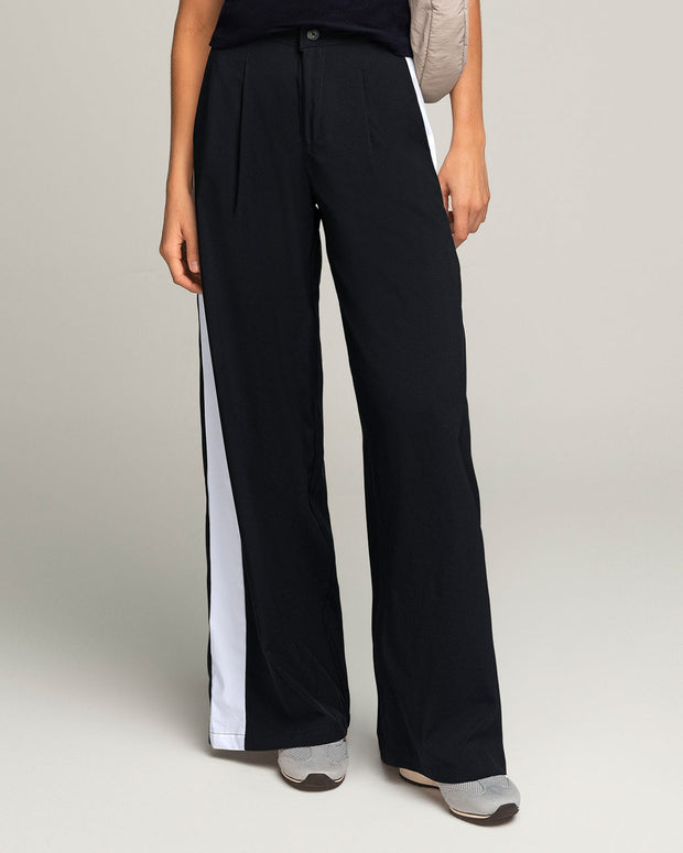 Pantalón bota ancha con bolsillos funcionales