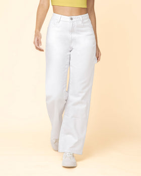 Jeans bota recta con bolsillos y pretina funcional#color_000-blanco