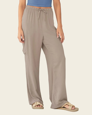Pantalón tipo cargo con elástico en cintura ajustable#color_084-arena