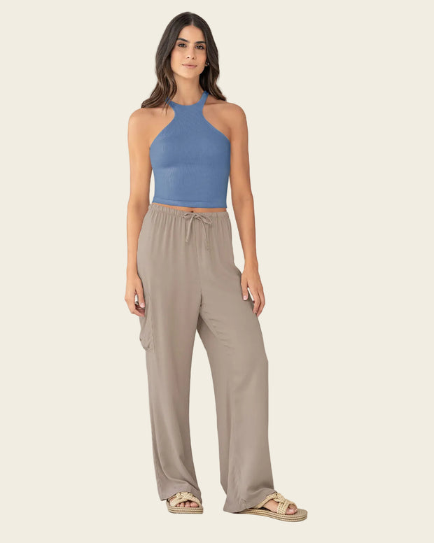 Pantalón tipo cargo con elástico en cintura ajustable