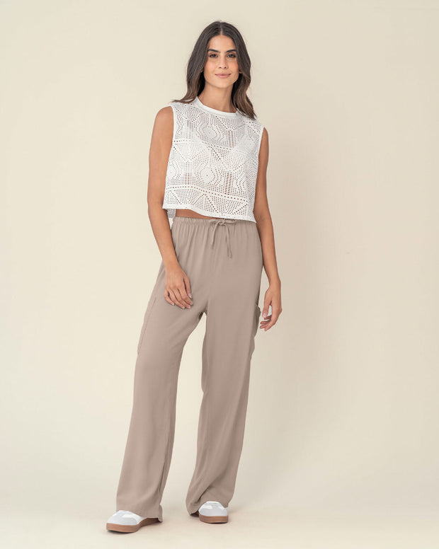 Pantalón tipo cargo con elástico en cintura ajustable