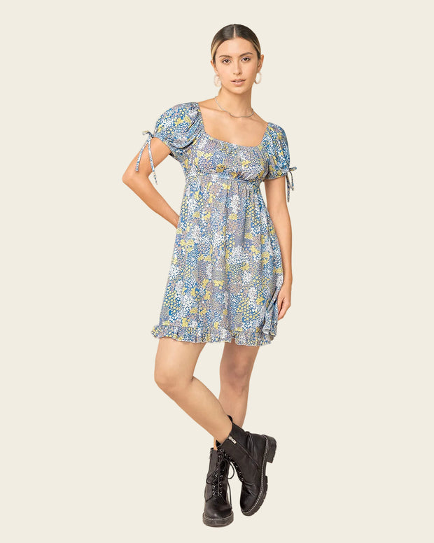Vestido corto con escote cuadrado y manga bombacha