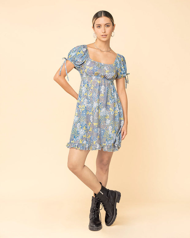 Vestido corto con escote cuadrado y manga bombacha