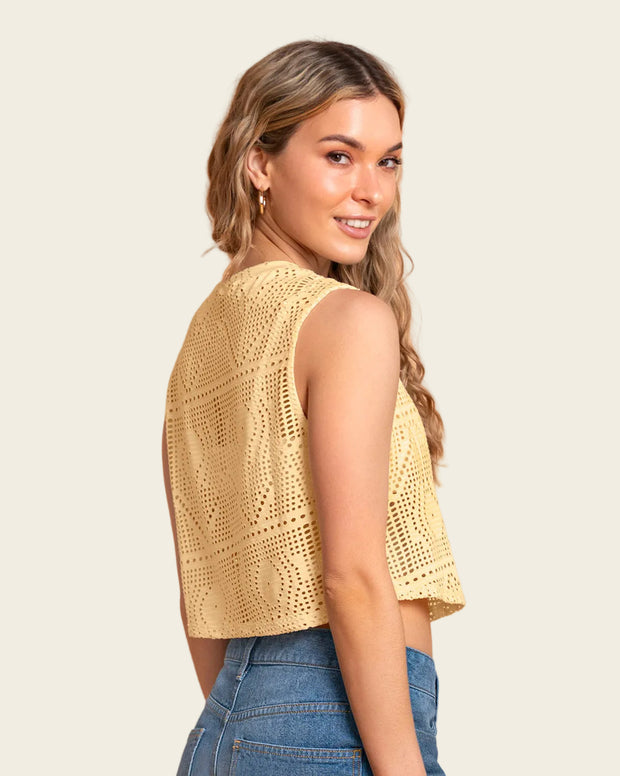 Camiseta crop top manga sisa con transparencia