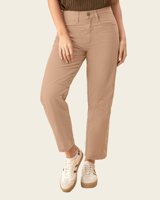 Pantalón bota recta con cortes decorativos en los costados