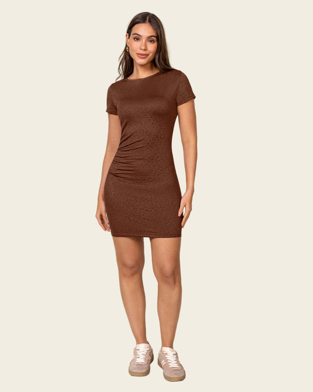 Vestido corto con acabado animal print
