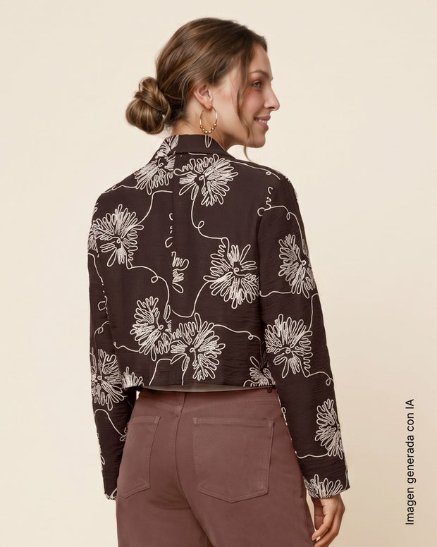 Chaqueta corta con bordados