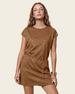 Vestido corto efecto gamuza con apliques metálicos#color_835-cafe