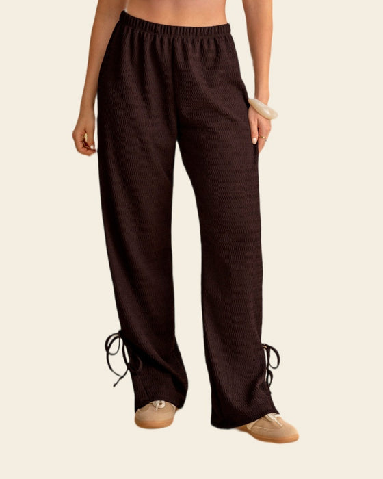 Pantalón amplio con textura y lazos en bota#color_835-cafe-medio