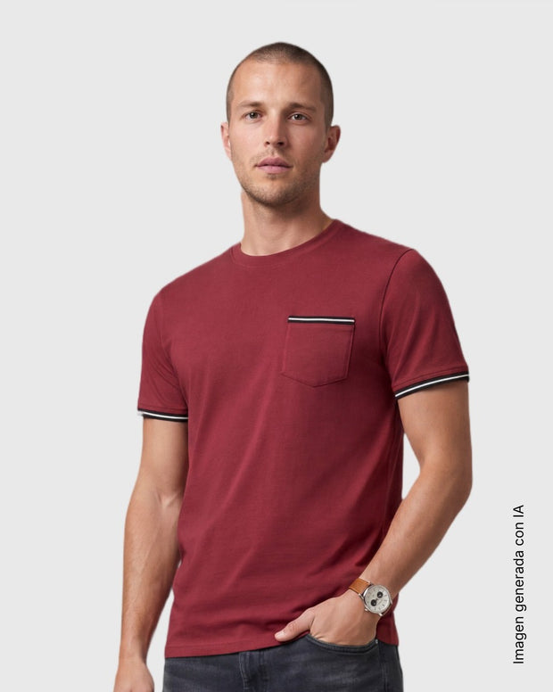 Camiseta con detalle tejido en bolsillo y mangas