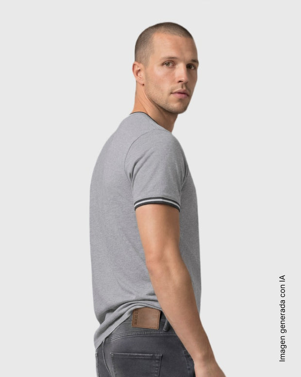 Camiseta con detalle tejido en bolsillo y mangas