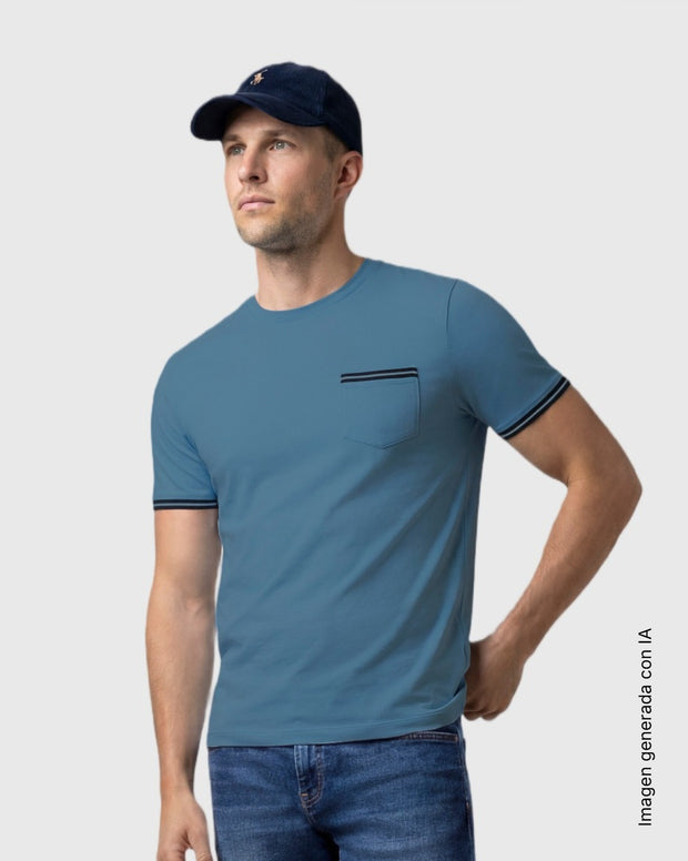 Camiseta con detalle tejido en bolsillo y mangas