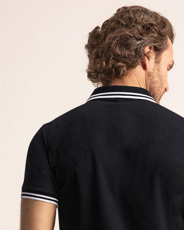 Camiseta tipo polo clásica con cuello y mangas en tejido texturizado