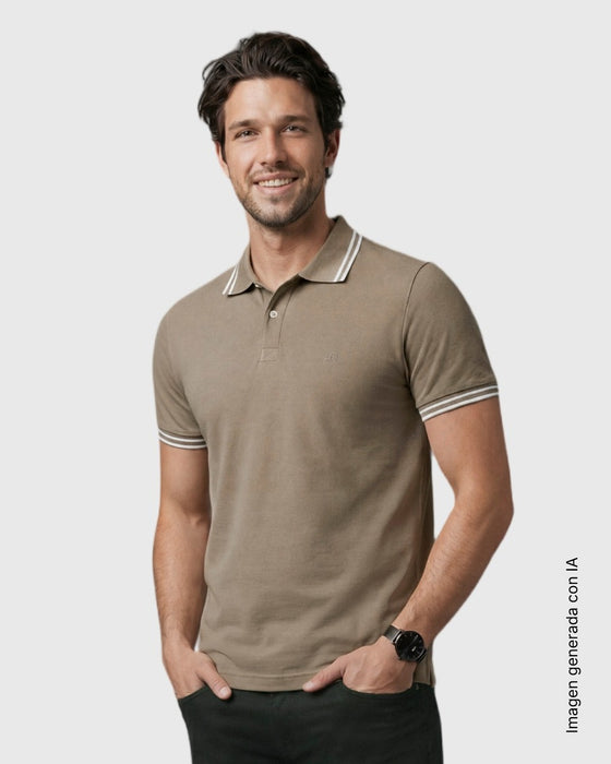 Camiseta tipo polo clásica con cuello y mangas en tejido texturizado#color_c77-taupe