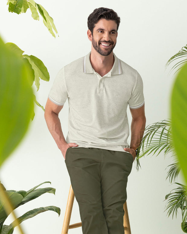 Camiseta tipo polo con cuello y mangas tejidas