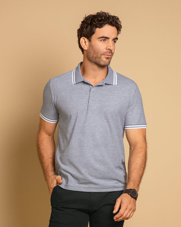 Camiseta tipo polo con cuello y mangas tejidas
