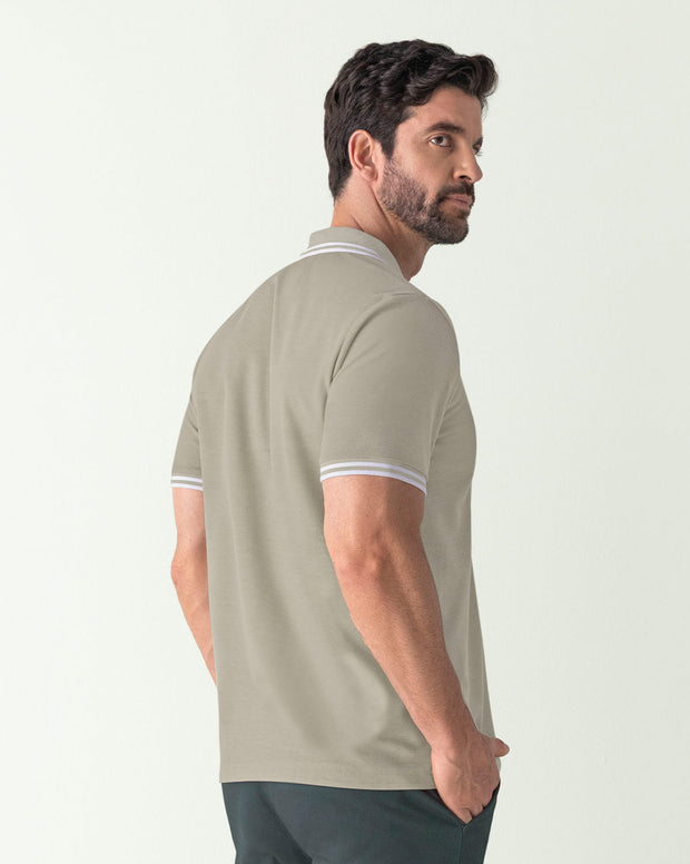 Camiseta tipo polo con cuello y mangas tejidas