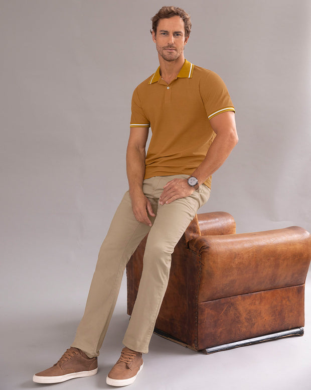Camiseta tipo polo con cuello y mangas tejidas