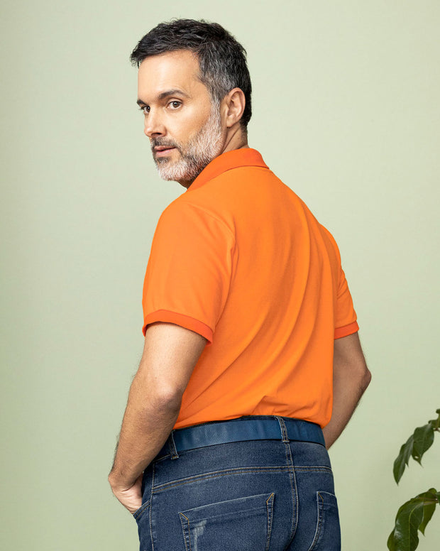 Camiseta tipo polo con bordado en frente