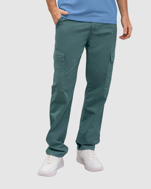 Pantalón con bolsillos tipo cargo