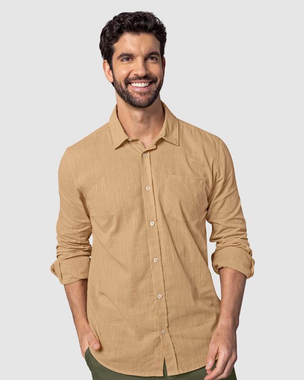 Camisa con botones y bolsillo en frente