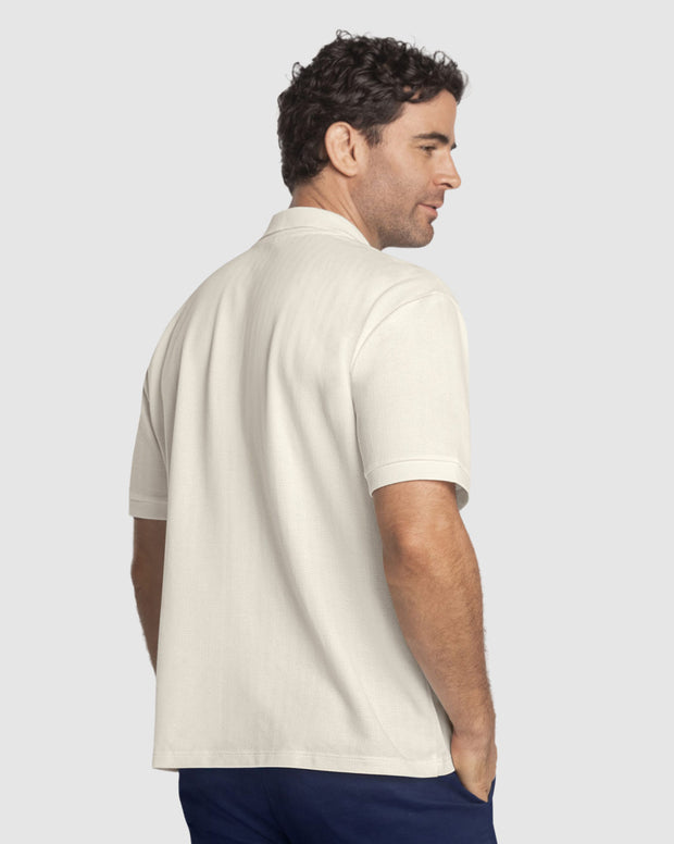 Camiseta tipo polo con cierre en tela con textura
