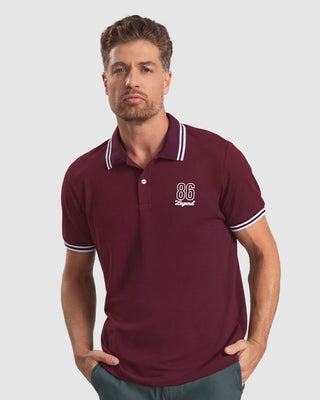 Camiseta tipo polo con detalle en contraste en el cuello#color_c37-vino-borgona