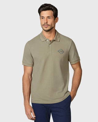 Camiseta tipo polo con aplique bordado#color_381-cafe-claro