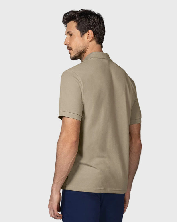 Camiseta tipo polo con aplique bordado