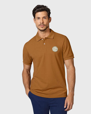 Camiseta tipo polo con aplique bordado#color_c19-mostaza