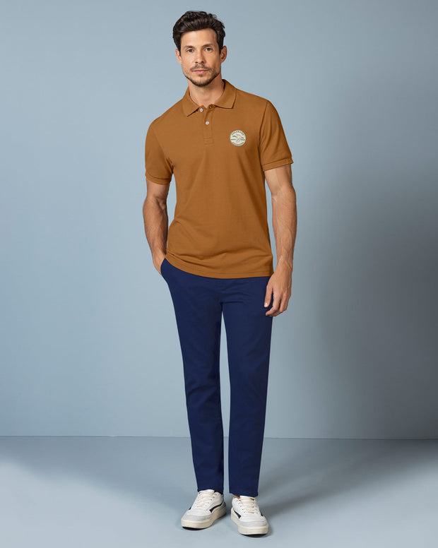 Camiseta tipo polo con aplique bordado