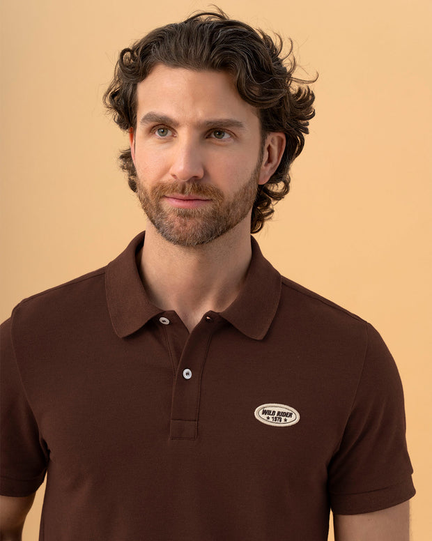 Camiseta tipo polo con aplique bordado