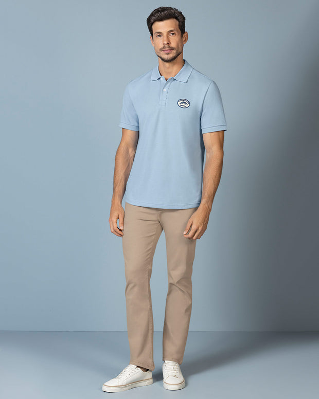 Camiseta tipo polo con aplique bordado