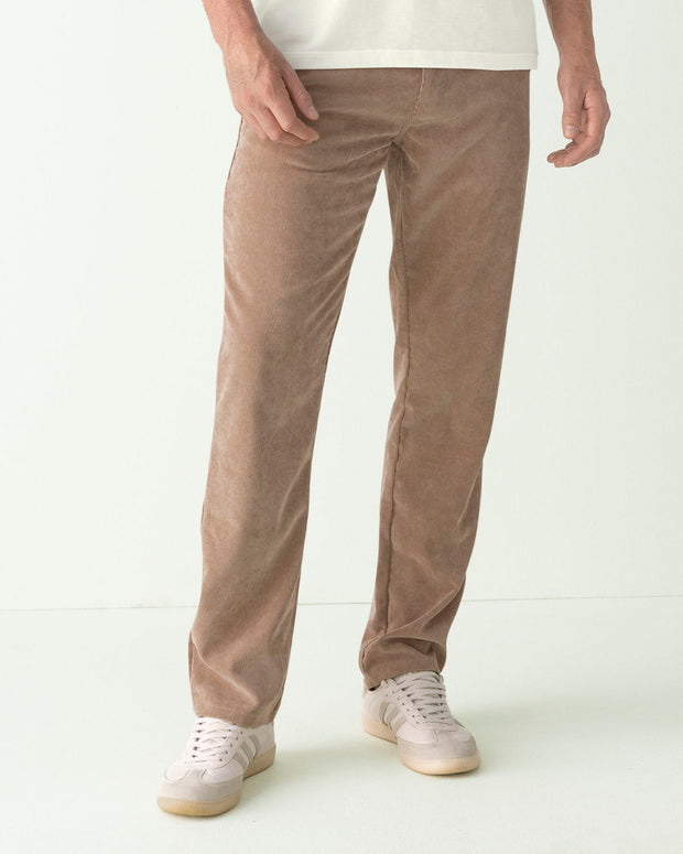 Pantalón masculino bota recta en corduroy