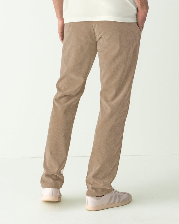 Pantalón masculino bota recta en corduroy