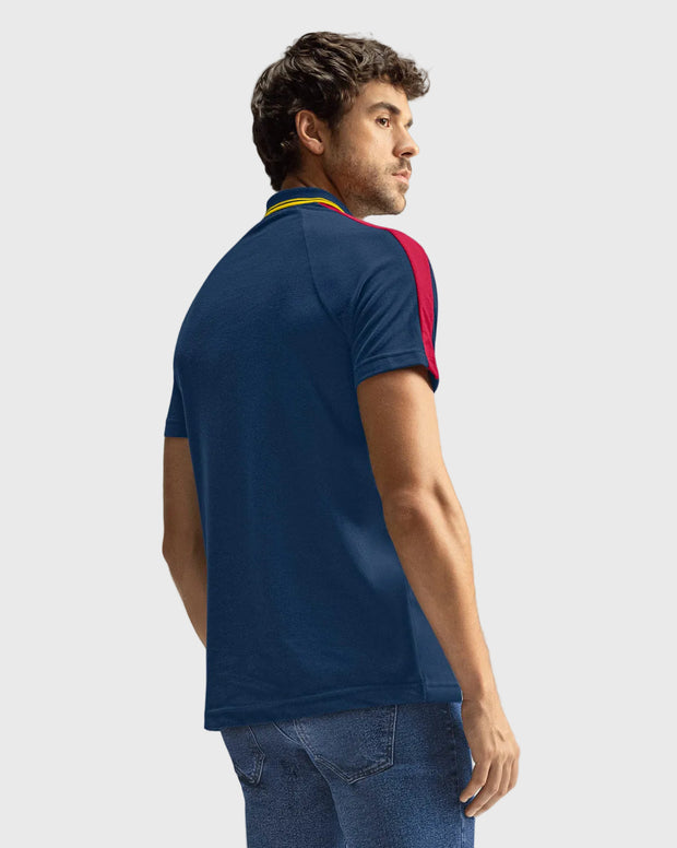 Camiseta tipo polo con cuello sport y detalles en contraste