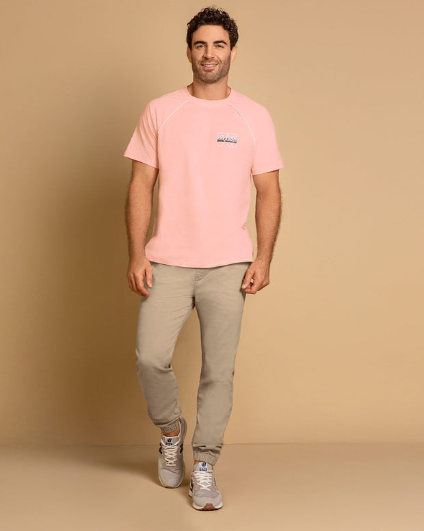 Camiseta manga corta con detalle en contraste y estampado localizado